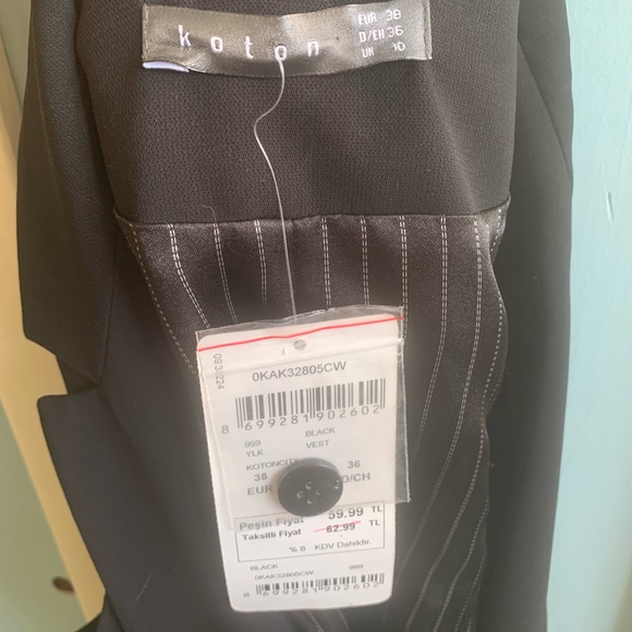 Vest - Picture 2 of 2